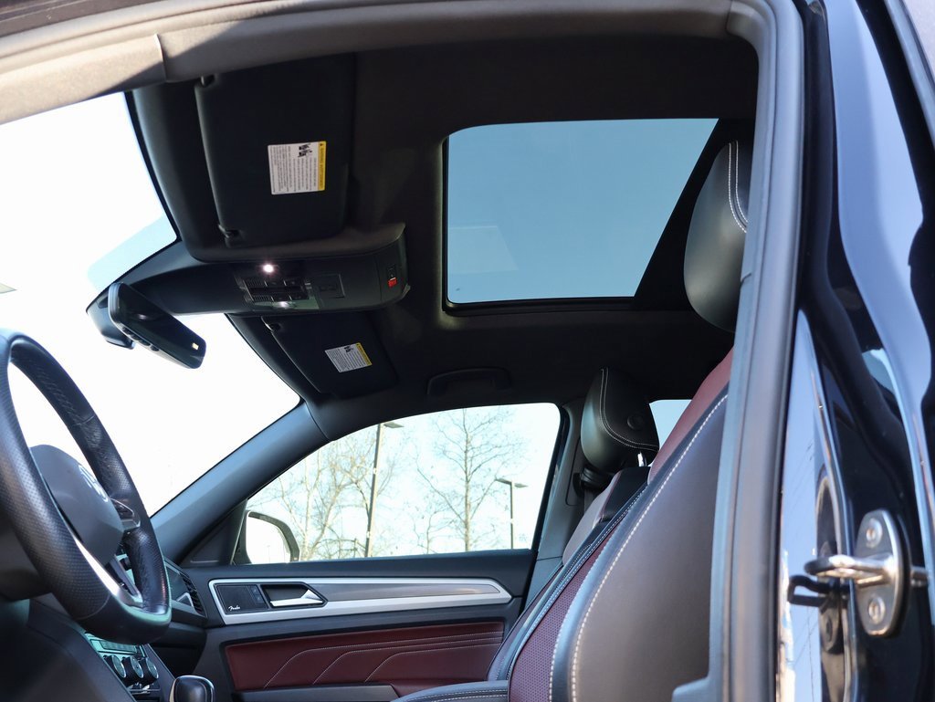 Used 2022 Volkswagen Atlas Cross Sport SEL Premium R-Line image 32