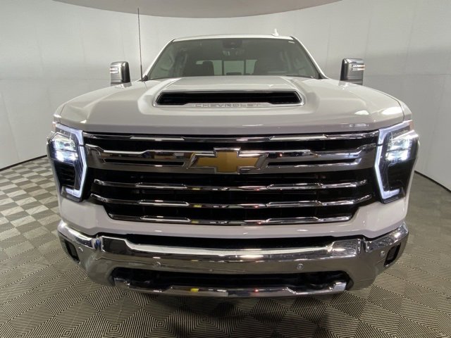 Used 2025 Chevrolet Silverado 3500 LTZ w/ LTZ Convenience Package image 5