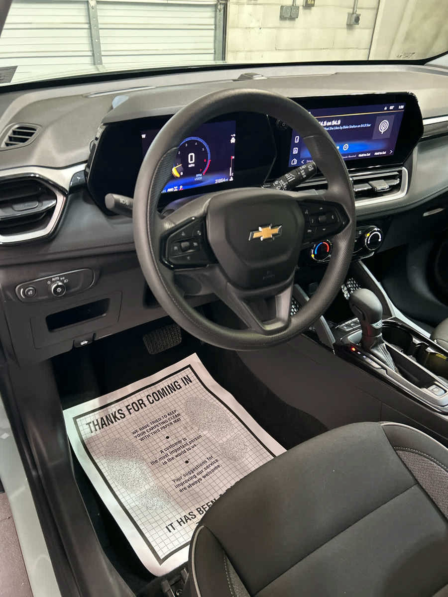 Used 2025 Chevrolet TrailBlazer LT AWD/4WD image 8