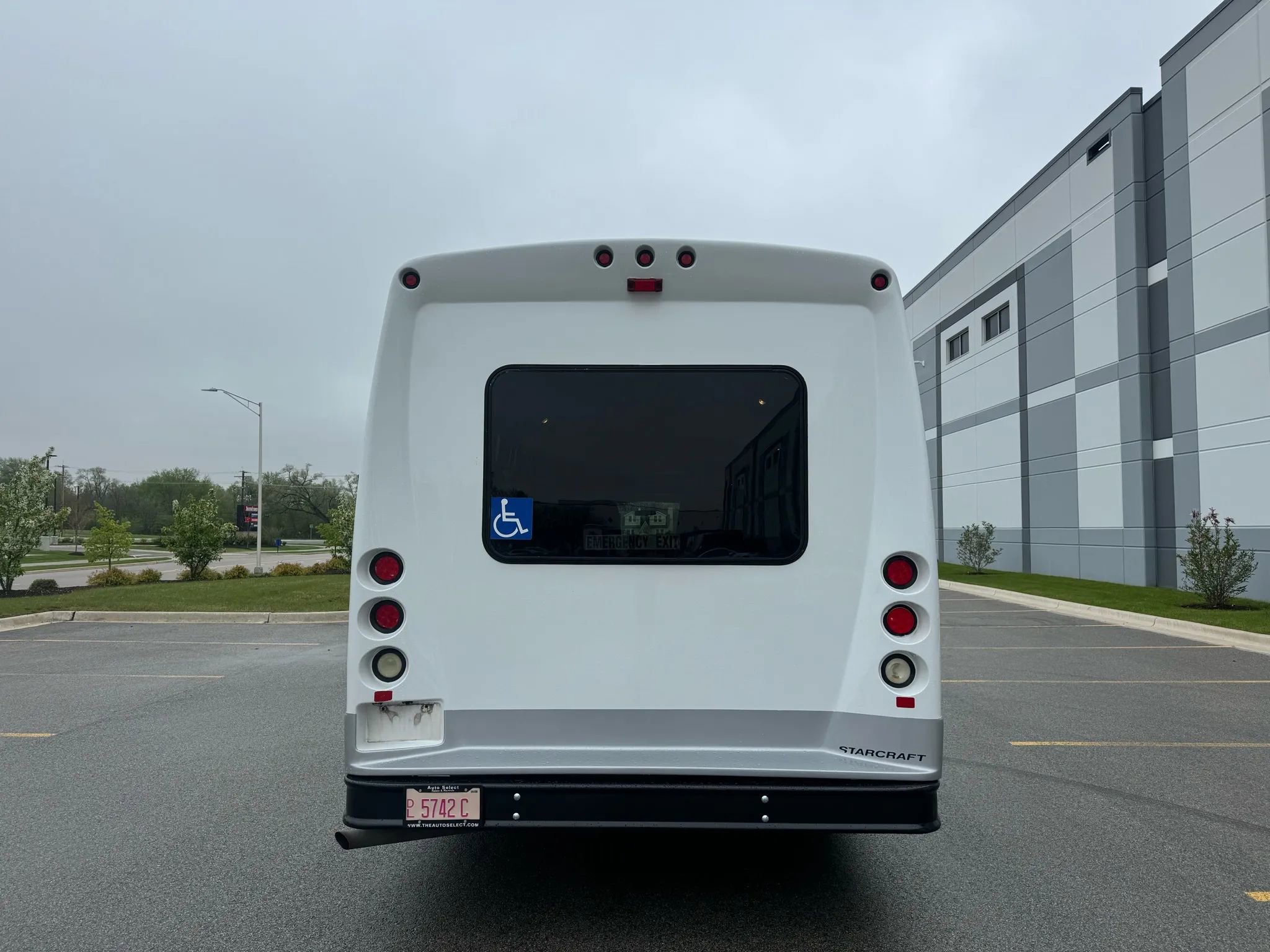 Used 2011 Ford E-450 and Econoline 450 Super Duty w/ Shuttle Bus Prep Pkg image 6