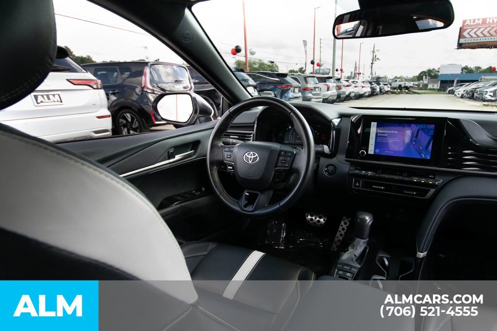 Used 2025 Toyota Camry SE image 18