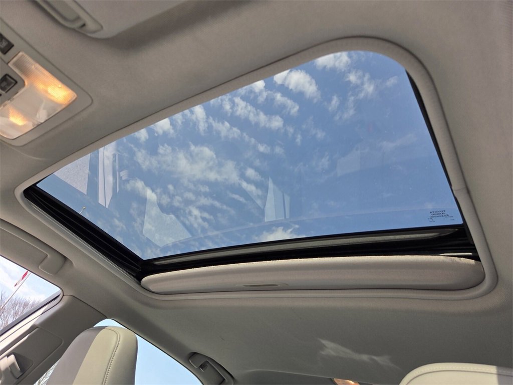 Used 2014 Toyota Camry XLE w/ Leather Package image 16