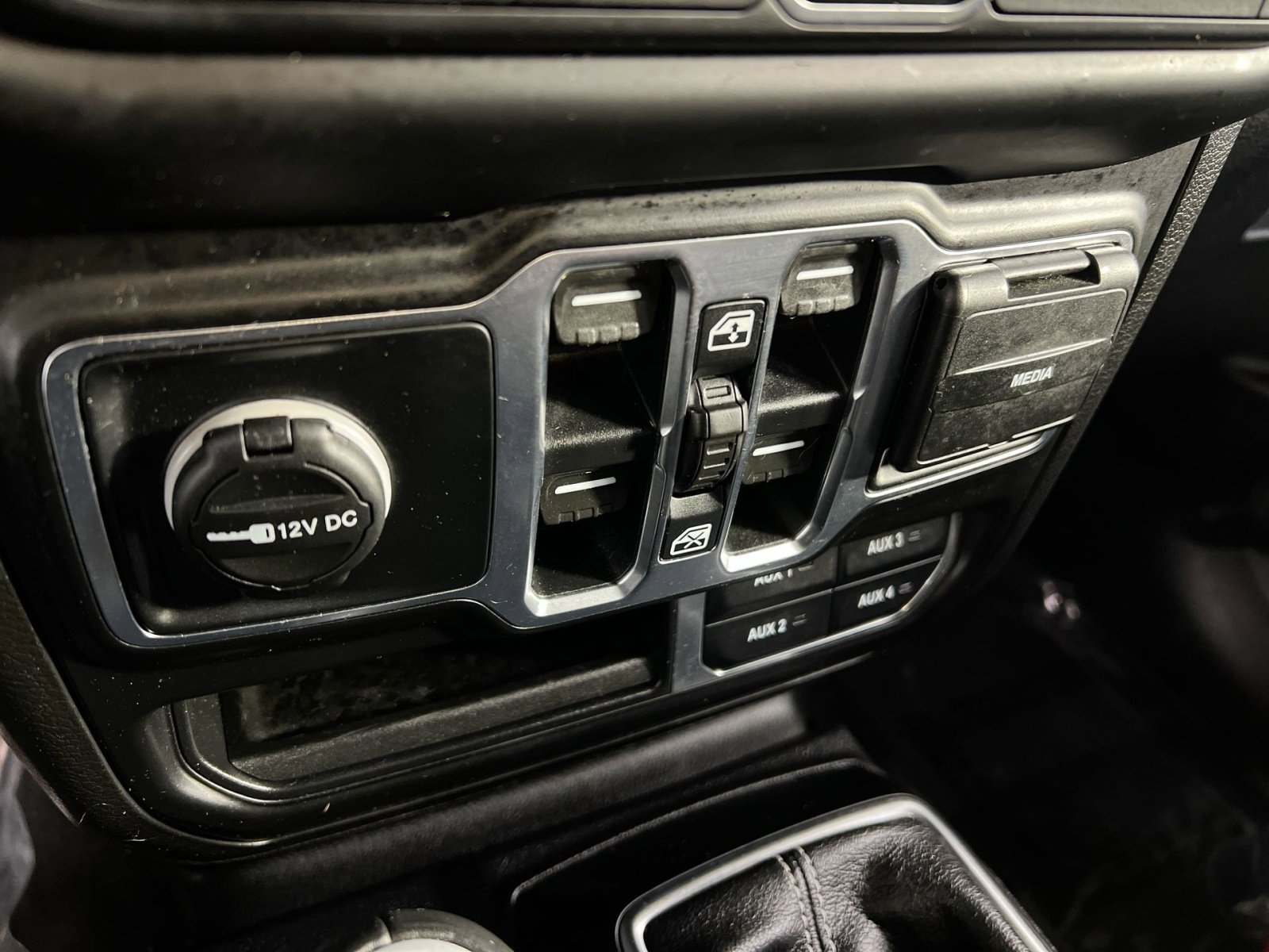 Used 2020 Jeep Wrangler Unlimited Sahara image 36