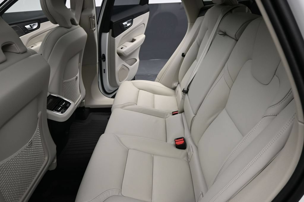 New 2026 Volvo XC60 B5 Ultra w/ Climate Package AWD/4WD image 13