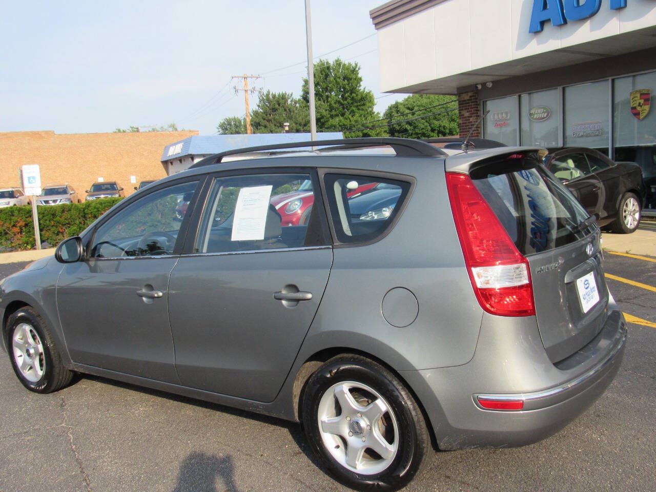 Used 2010 Hyundai Elantra SE w/ Popular Equipment Pkg 2 FWD image 5