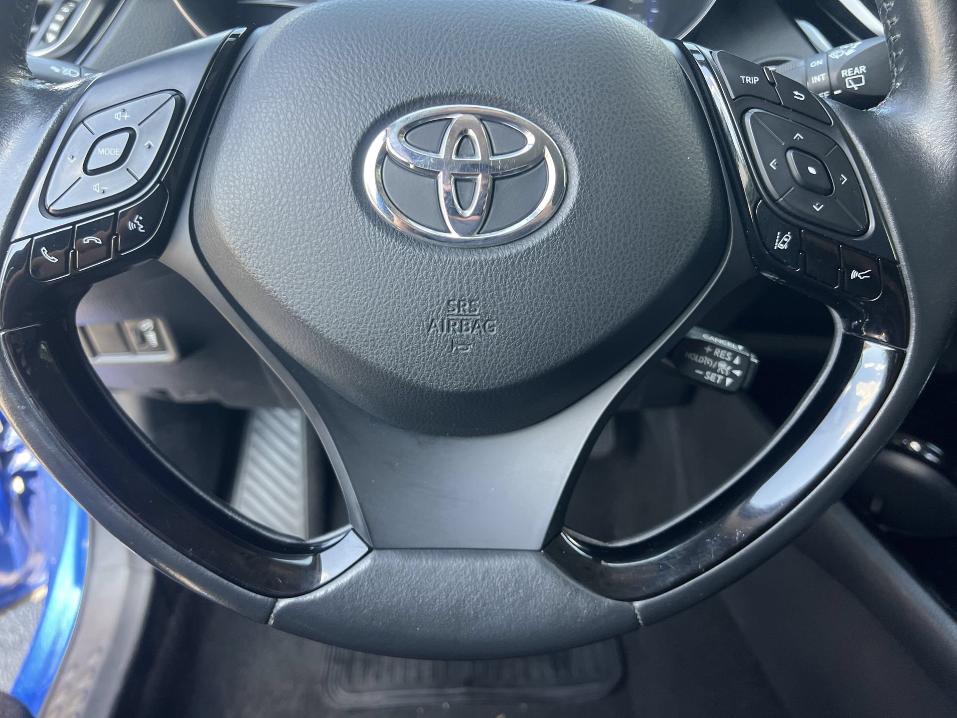 Used 2022 Toyota C-HR Limited FWD image 9
