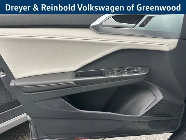 New 2026 Volkswagen Taos SE image 24