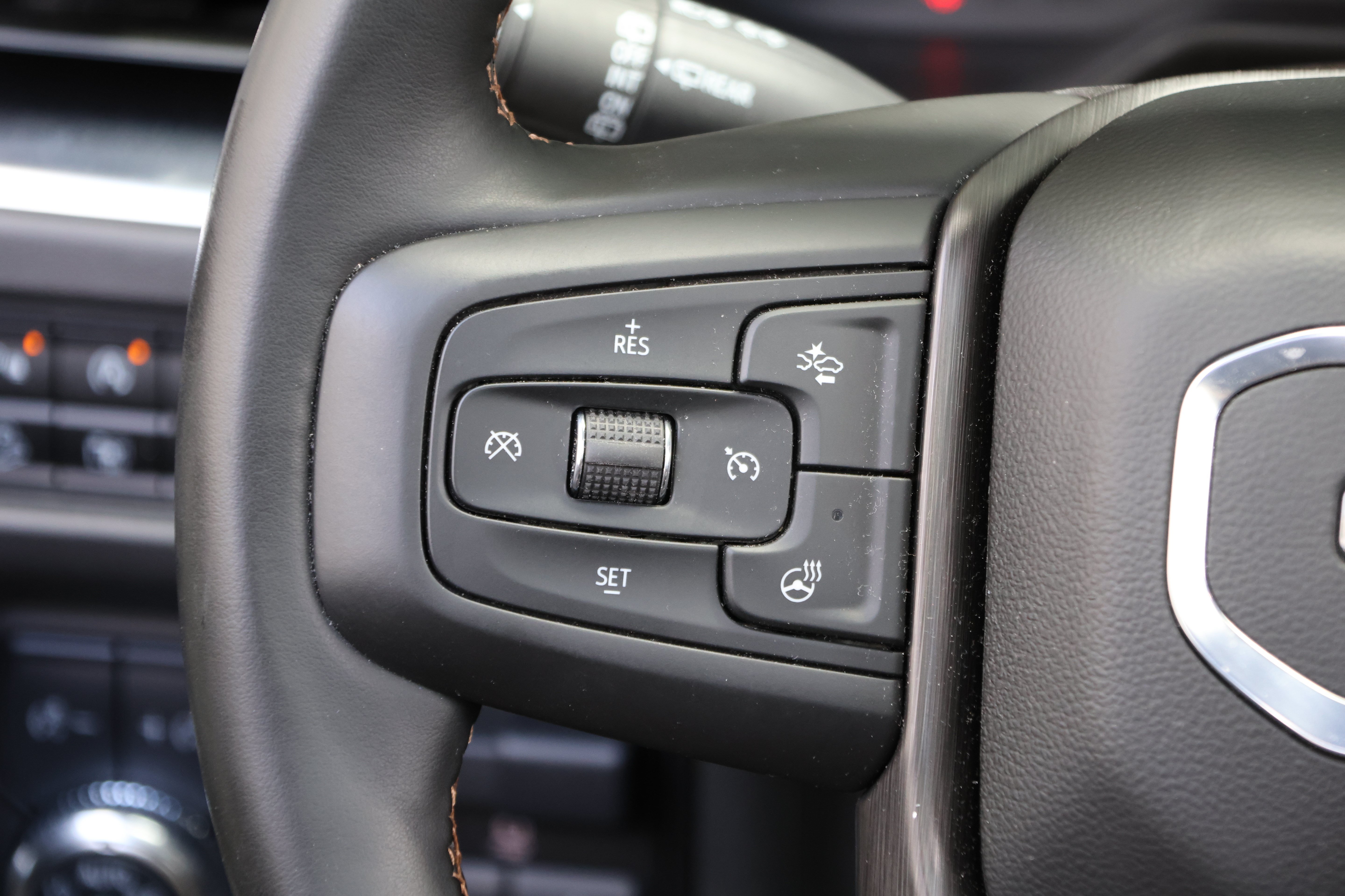 Used 2024 GMC Yukon AT4 w/ Technology Package AWD/4WD image 20