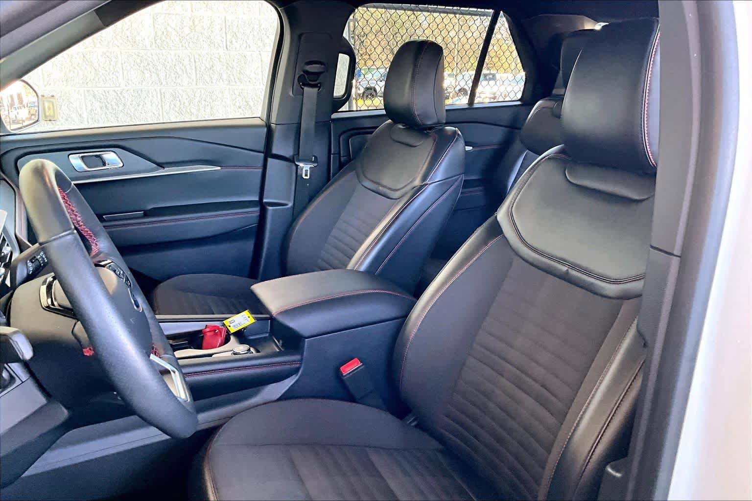 Used 2025 Ford Explorer ST-Line AWD/4WD image 8