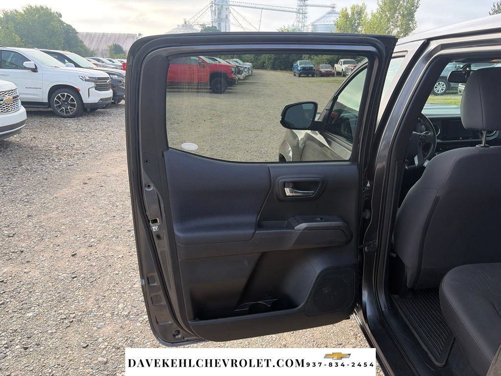Used 2016 Toyota Tacoma TRD Sport AWD/4WD image 21