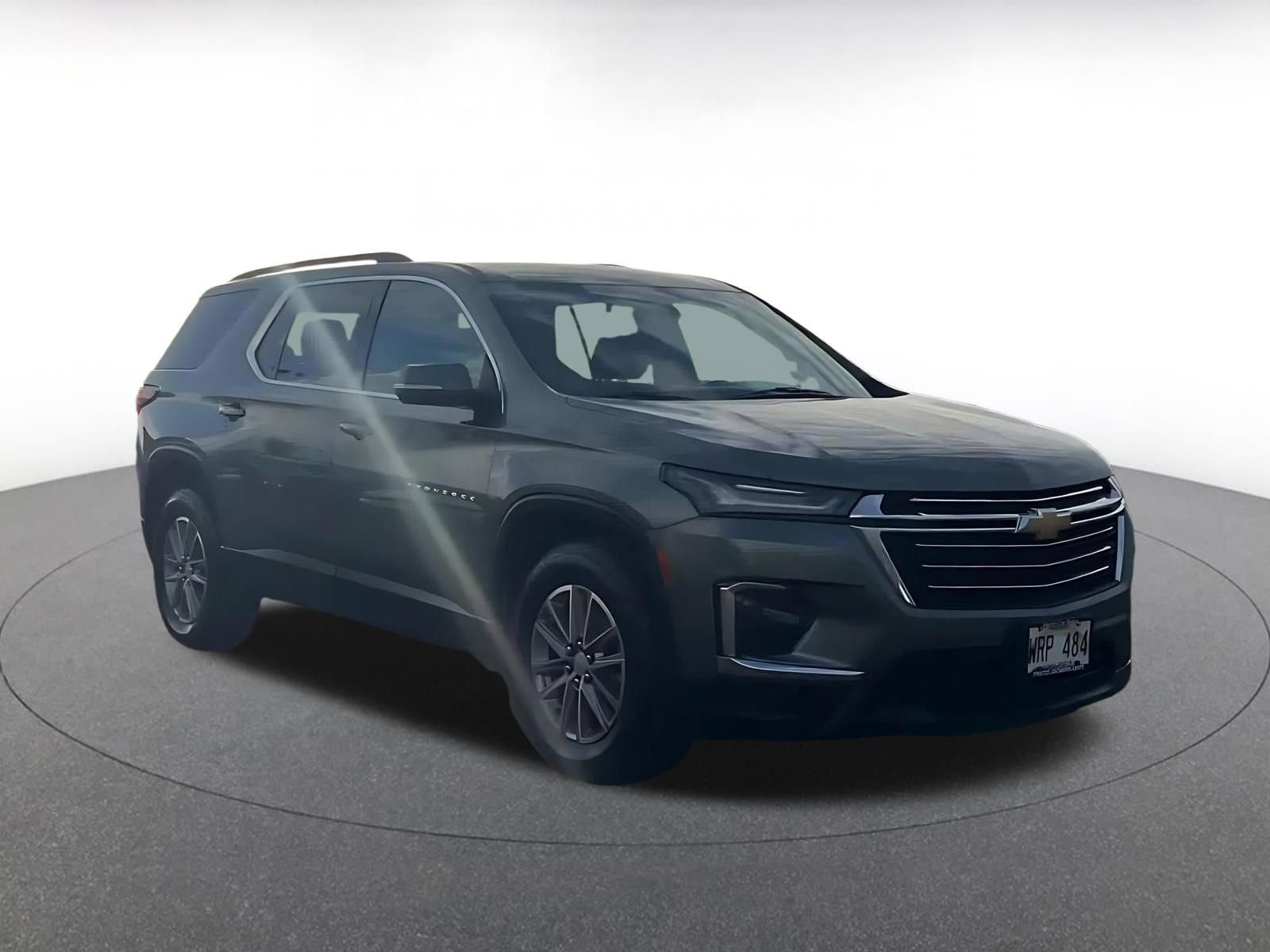 Used 2023 Chevrolet Traverse LT image 3