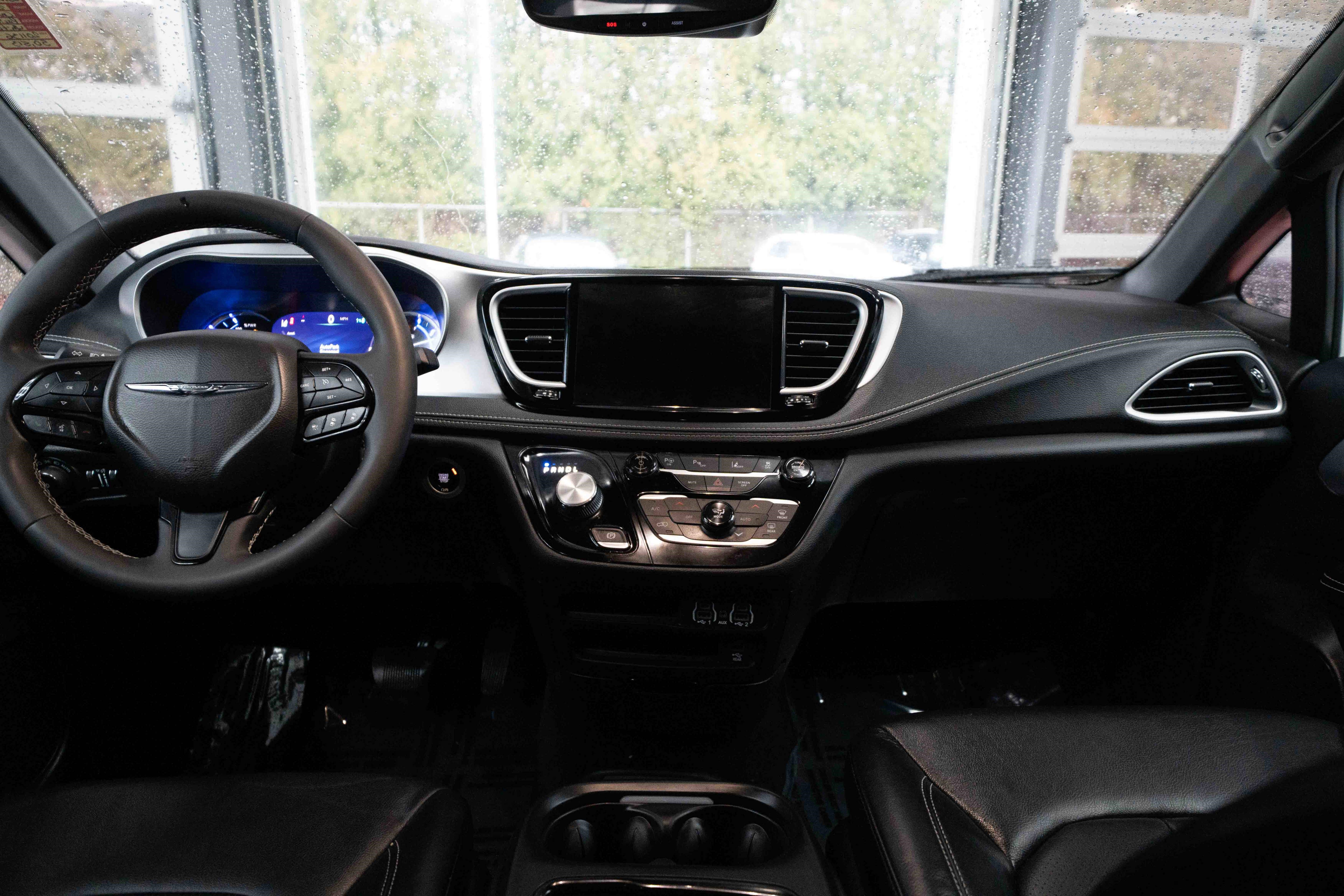 Used 2022 Chrysler Pacifica Touring-L w/ Uconnect Theater Family Group image 20