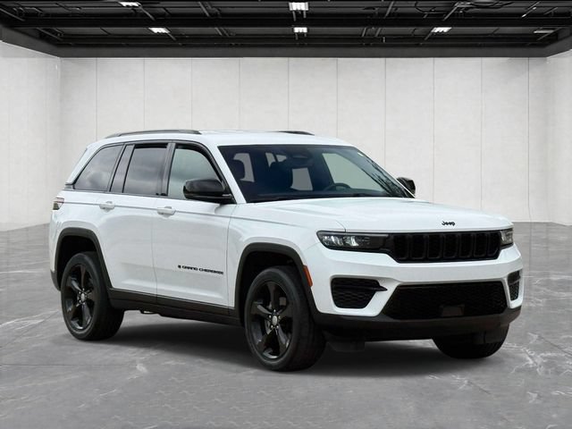 Used 2023 Jeep Grand Cherokee Altitude AWD/4WD image 7