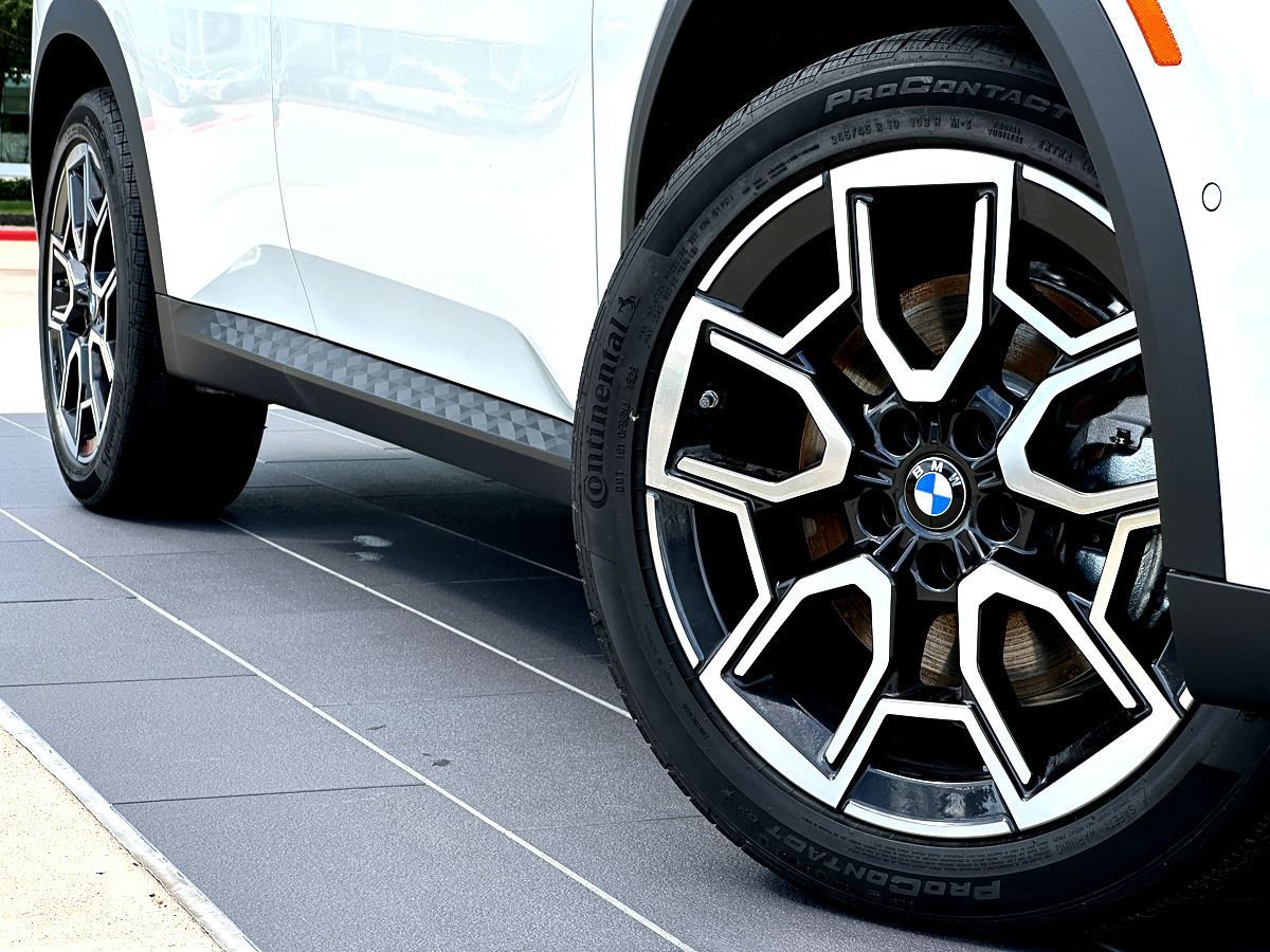 New 2026 BMW X2 xDrive28i w/ Technology Package AWD/4WD image 2