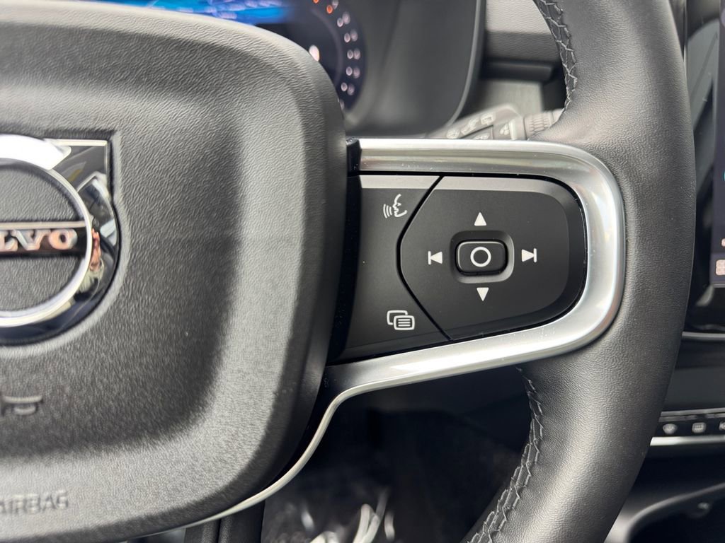 Certified 2025 Volvo XC40 B5 Core image 15