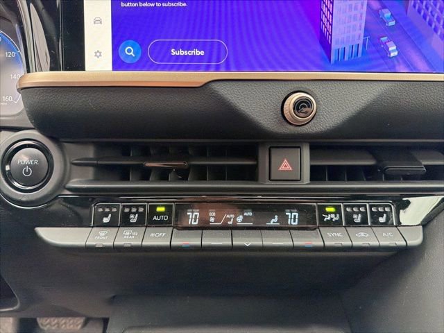 Used 2023 Toyota Crown Limited image 23