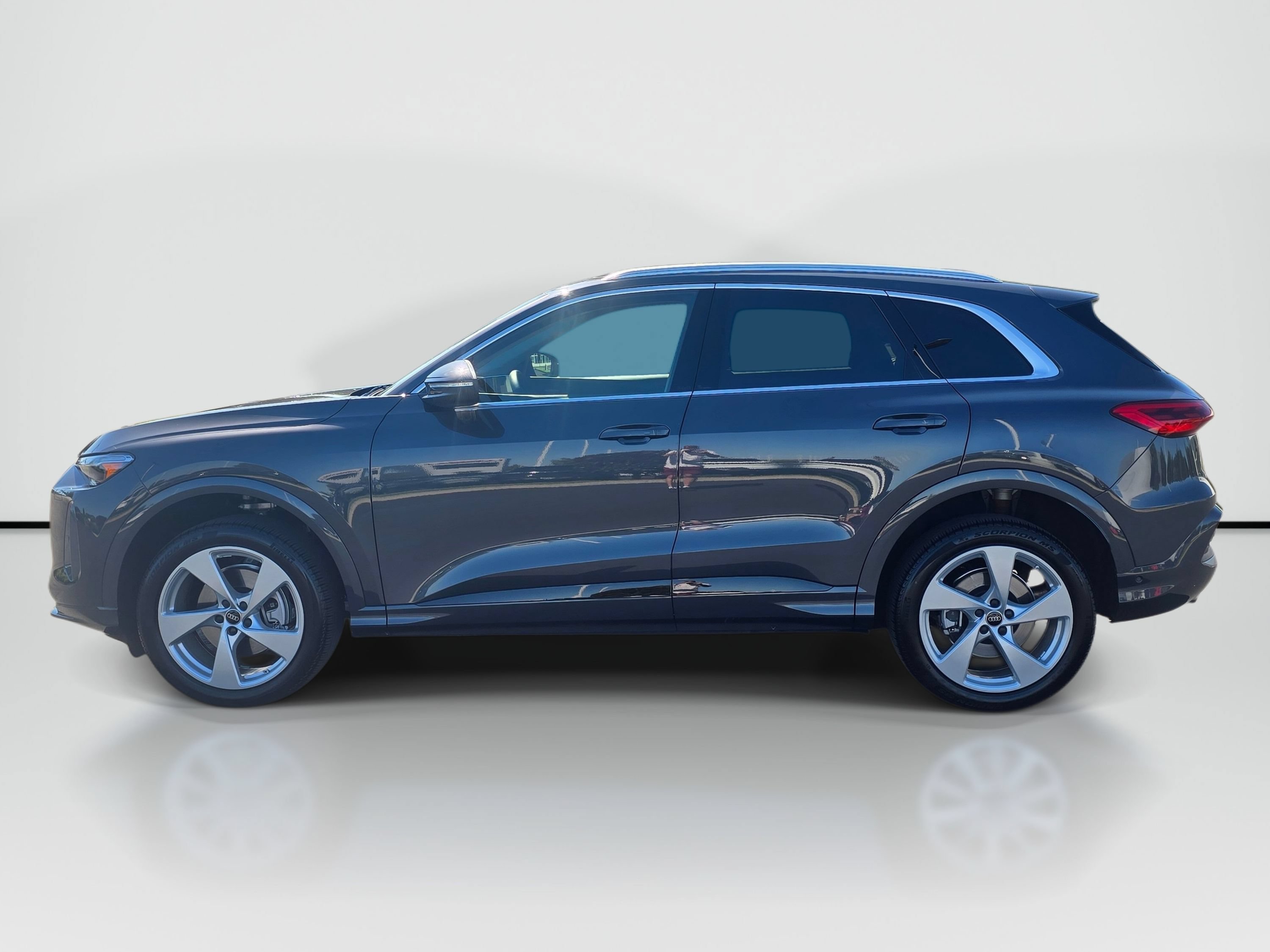 Certified 2025 Audi Q5 Premium w/ Premium Plus AWD/4WD image 2