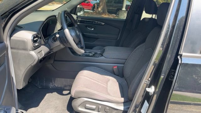 Used 2025 Honda Pilot Sport image 5