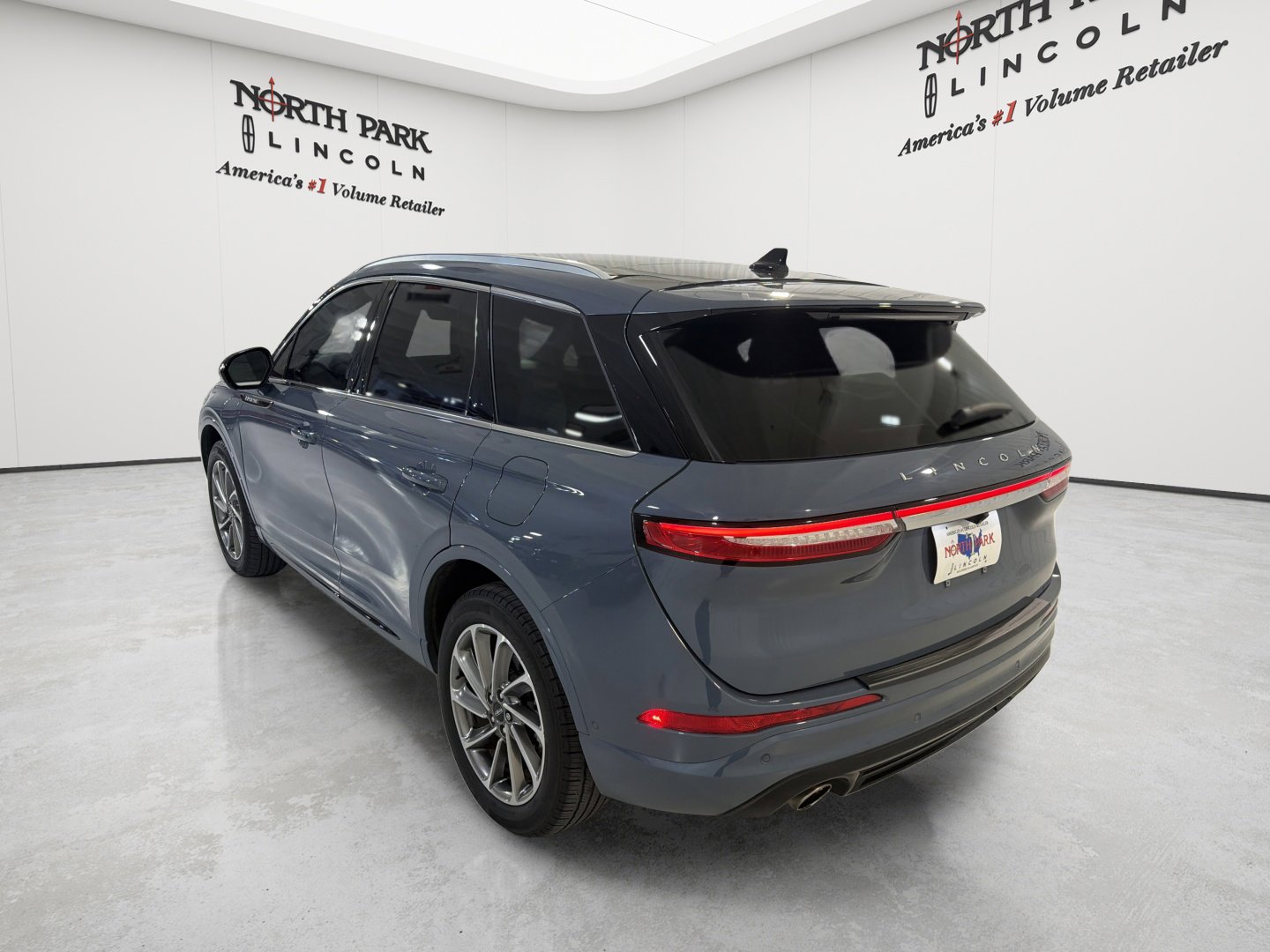Used 2023 Lincoln Corsair Grand Touring w/ Equipment Group 302A AWD/4WD image 3