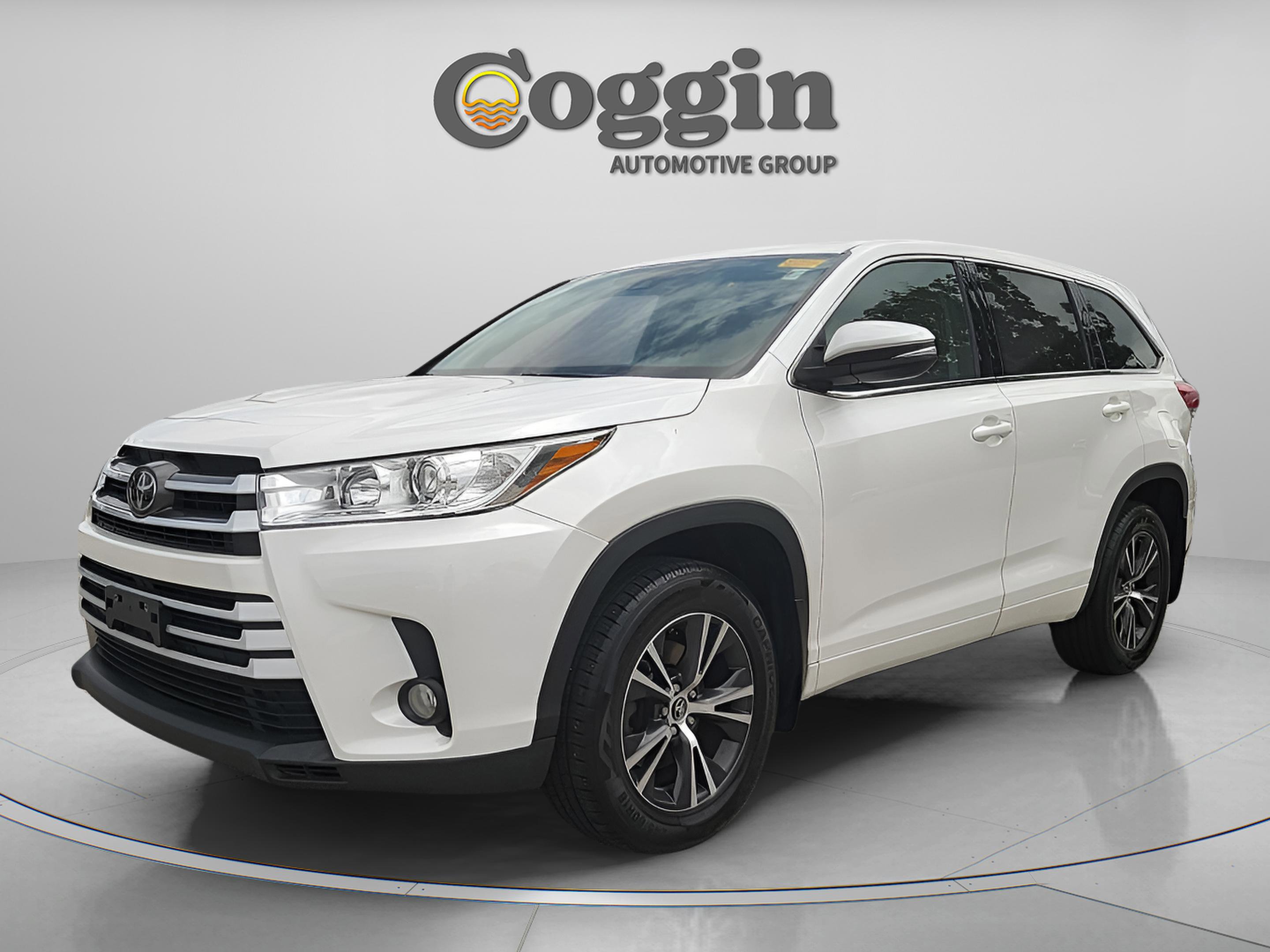 Used 2018 Toyota Highlander Plus AWD/4WD image 2