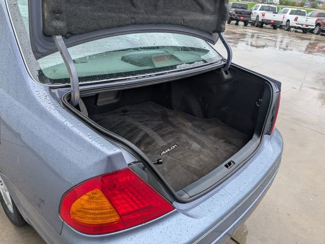 Used 2000 Toyota Avalon XLS FWD image 19