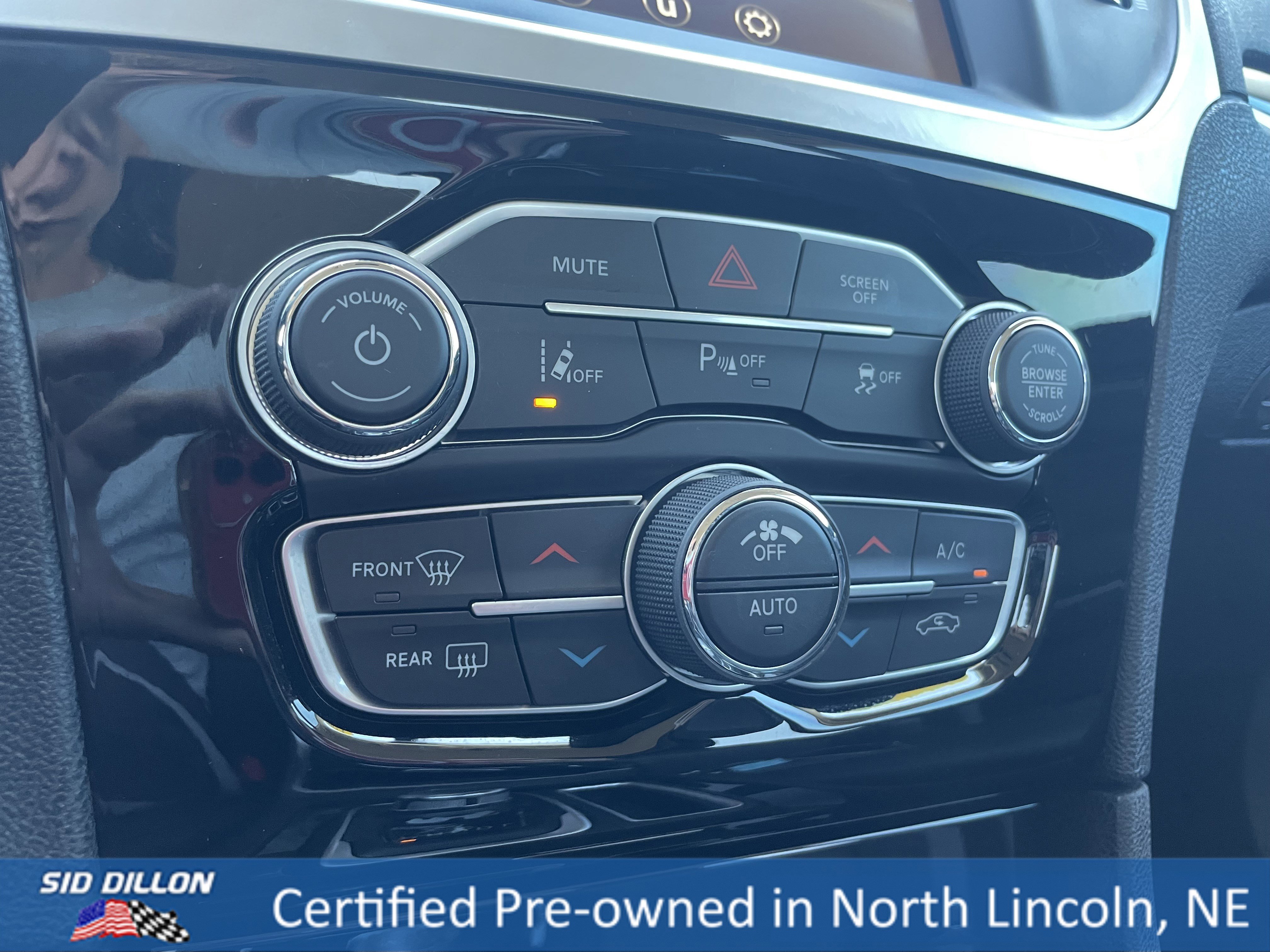 Used 2023 Chrysler 300 Touring w/ Safetytec Plus Group image 15