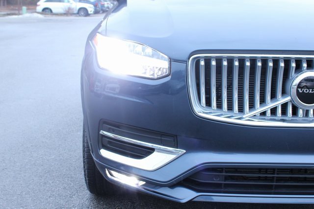 Used 2025 Volvo XC90 B5 Core image 36