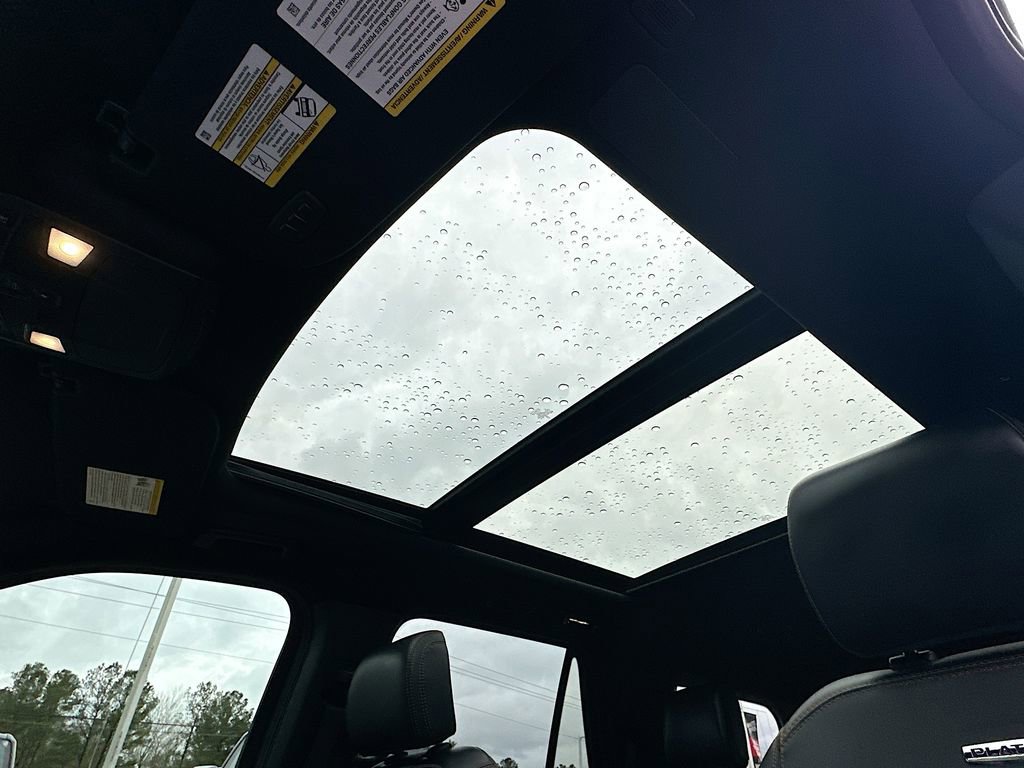 Used 2024 Ford Expedition Platinum image 11