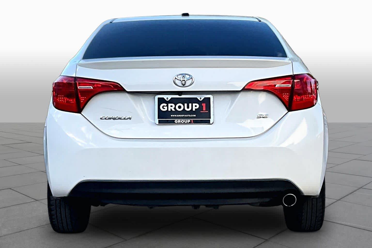 Used 2017 Toyota Corolla SE w/ SE Premium Package FWD image 5