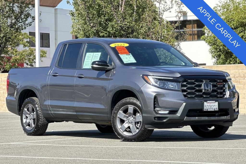 Used 2025 Honda Ridgeline TrailSport image 2