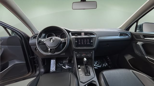Used 2020 Volkswagen Tiguan SE w/ Panoramic Sunroof Package FWD image 16