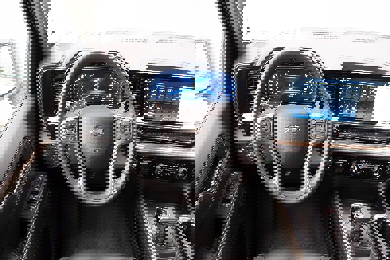 Used 2024 Chevrolet Silverado 1500 RST image 2