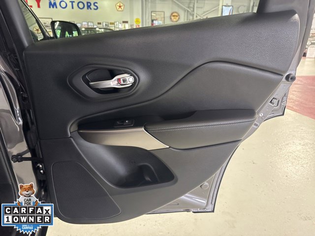 Used 2019 Jeep Cherokee Limited w/ Technology Group AWD/4WD image 28