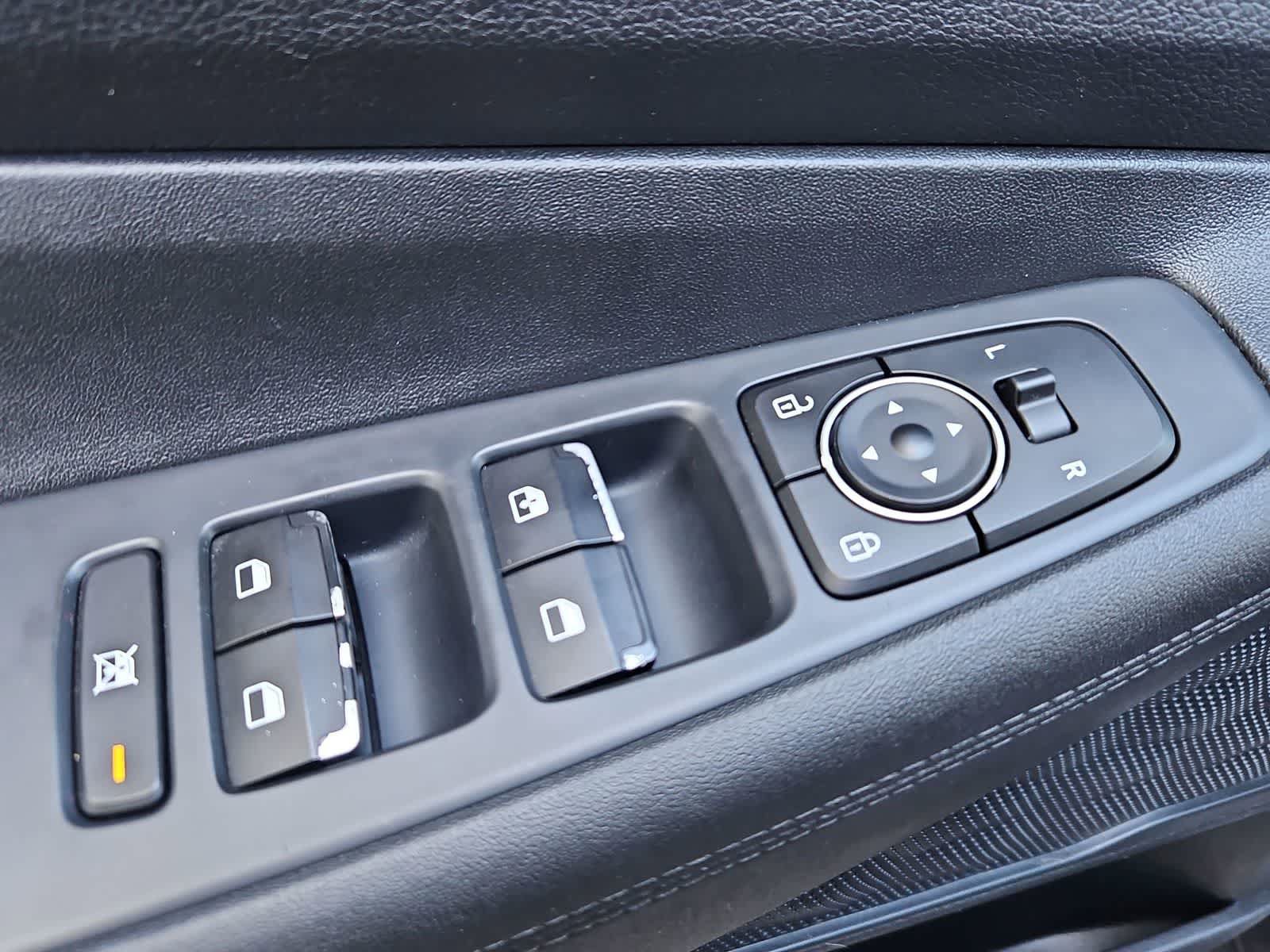 Used 2020 Hyundai Santa Fe SE FWD image 17