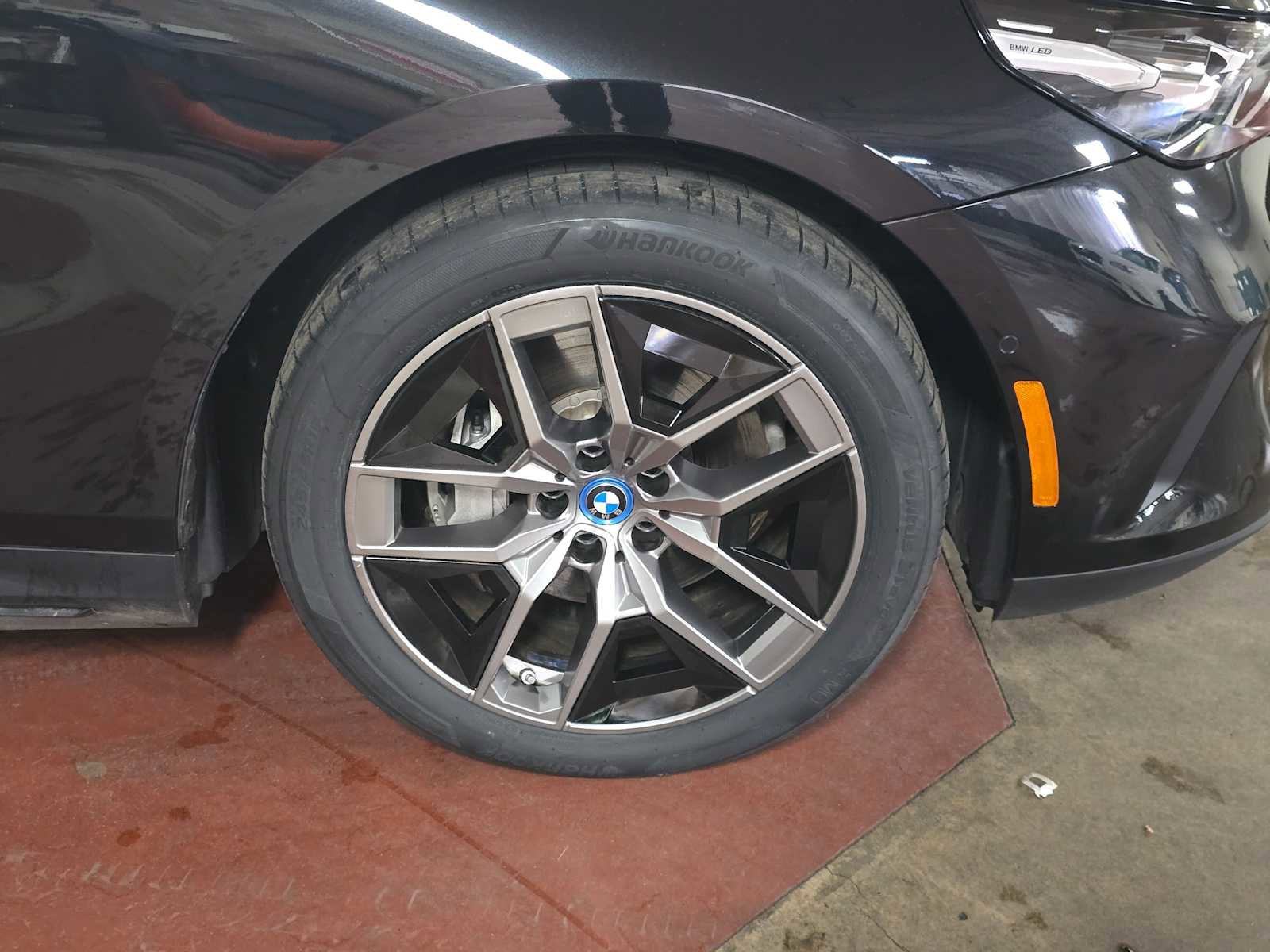 Used 2025 BMW i5 xDrive40 w/ Premium Package image 9