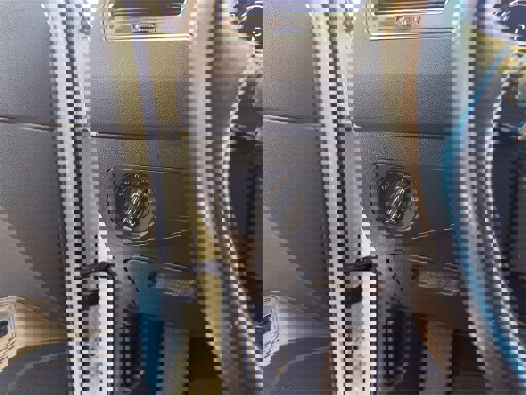 Used 2019 Volkswagen Tiguan SEL Premium image 16