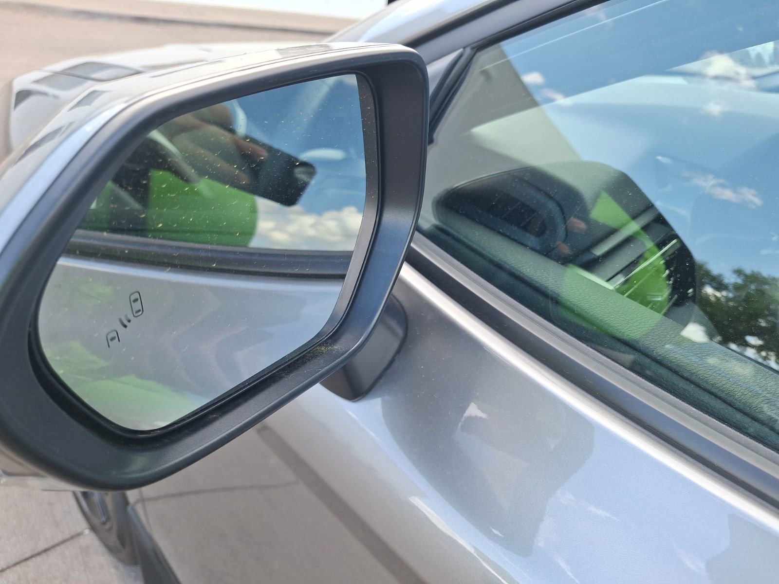 Used 2025 Toyota Camry SE w/ Convenience Package image 14