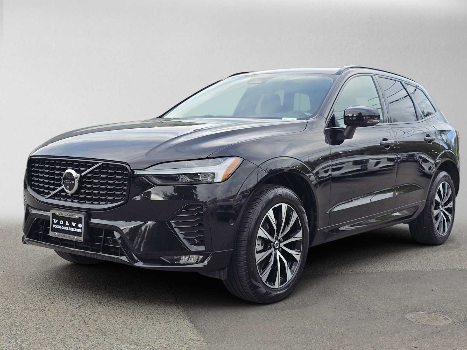 Used 2025 Volvo XC60 B5 Plus AWD/4WD image 7