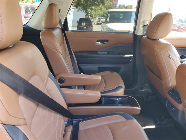 Used 2023 Nissan Pathfinder Platinum image 34