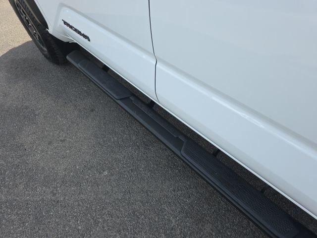 Certified 2024 Toyota Tacoma TRD Off-Road image 8