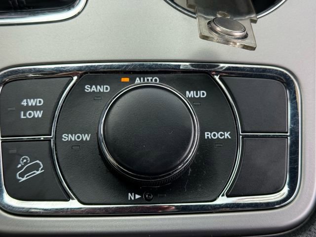 Used 2022 Jeep Grand Cherokee Laredo X image 23