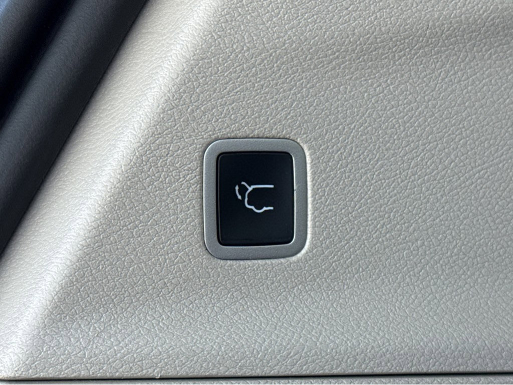 Used 2024 Chrysler Pacifica Touring-L image 24