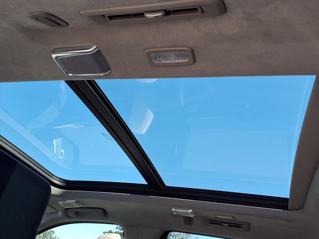 Used 2022 Cadillac Escalade Premium Luxury Platinum w/ Heavy-Duty Trailer Package image 26