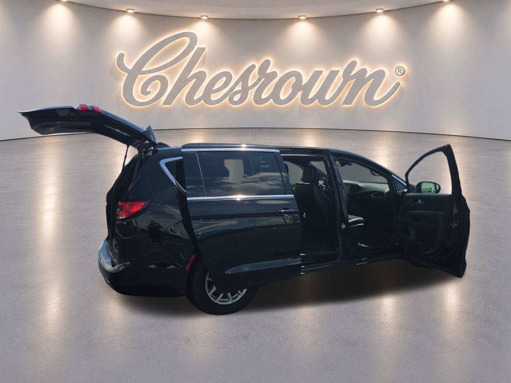 Used 2025 Chrysler Pacifica Select FWD image 15