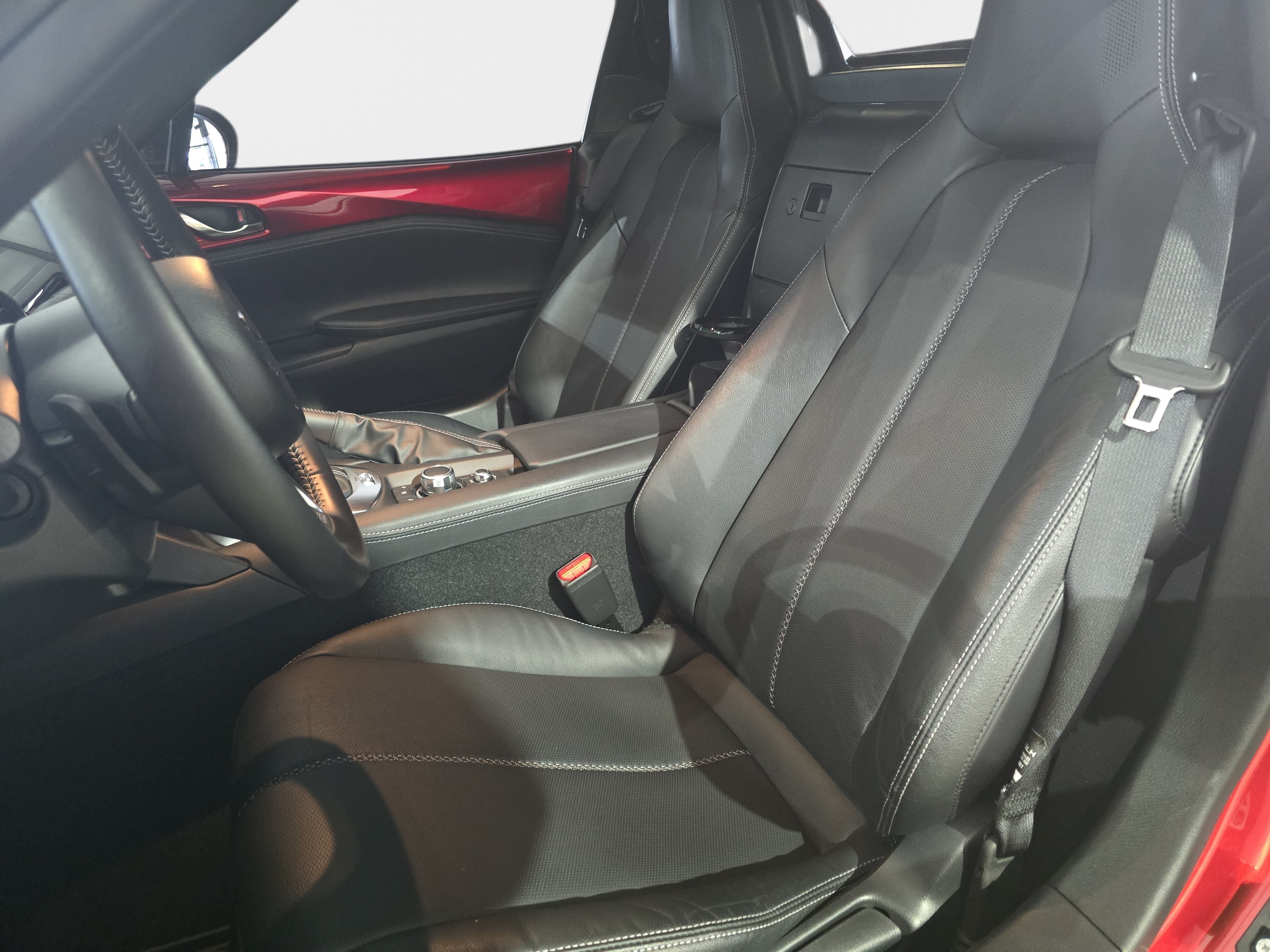 Used 2025 MAZDA MX-5 Miata RF Grand Touring RWD image 11