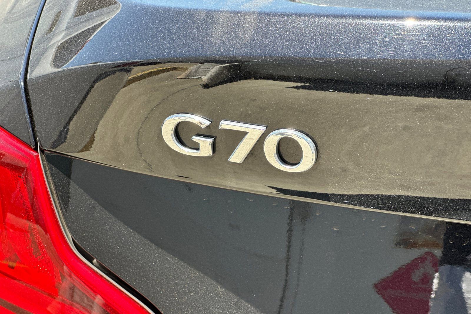 Used 2020 Genesis G70 2.0T w/ Elite Package RWD image 8