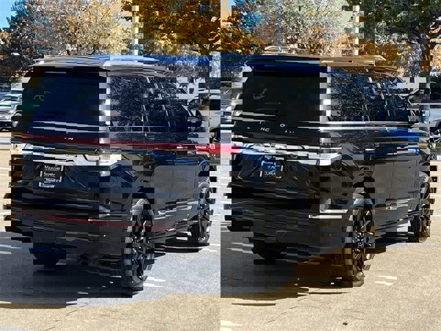 Used 2022 Lincoln Navigator Reserve image 4