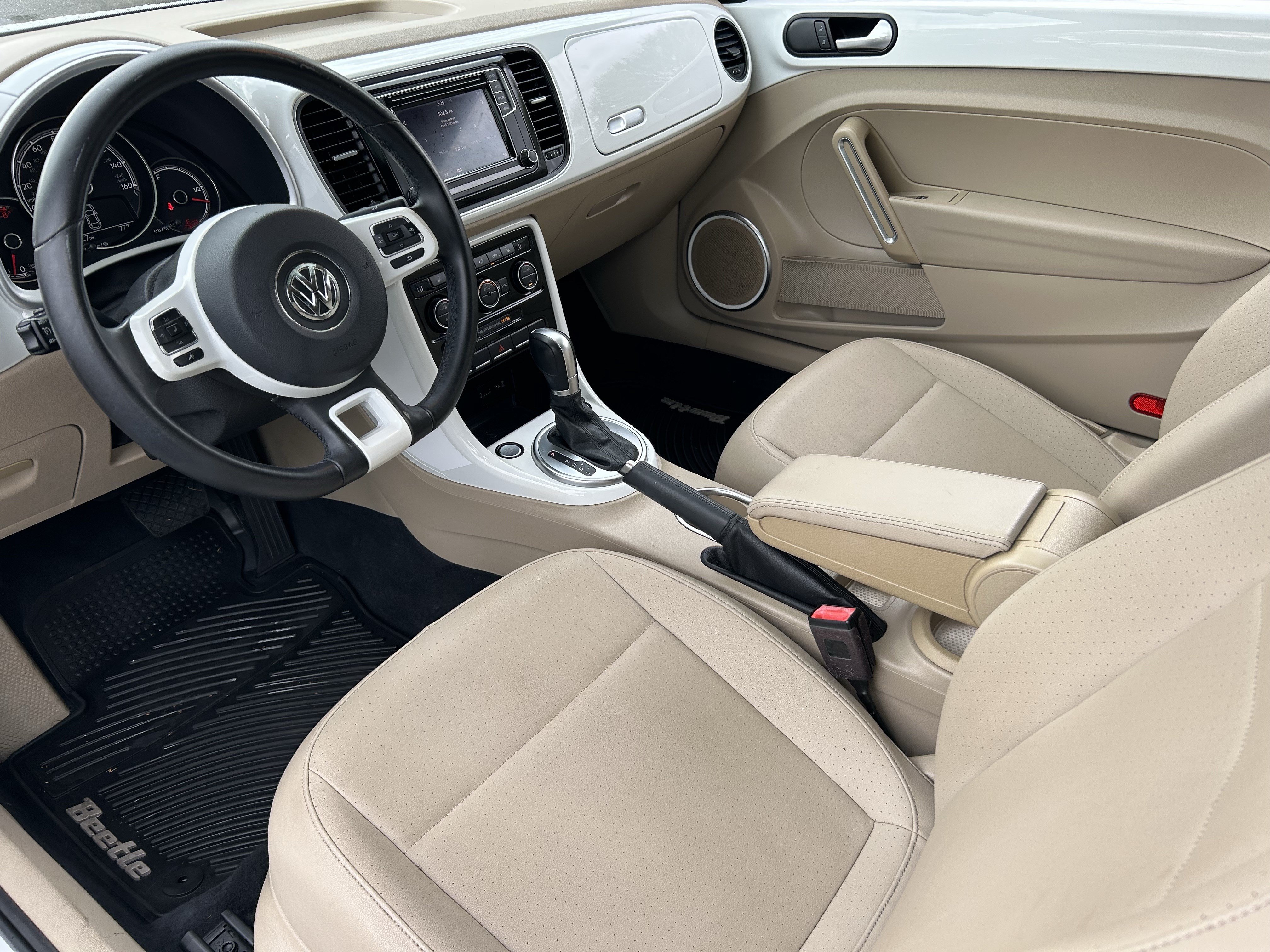 Used 2019 Volkswagen Beetle 2.0T SE FWD image 16