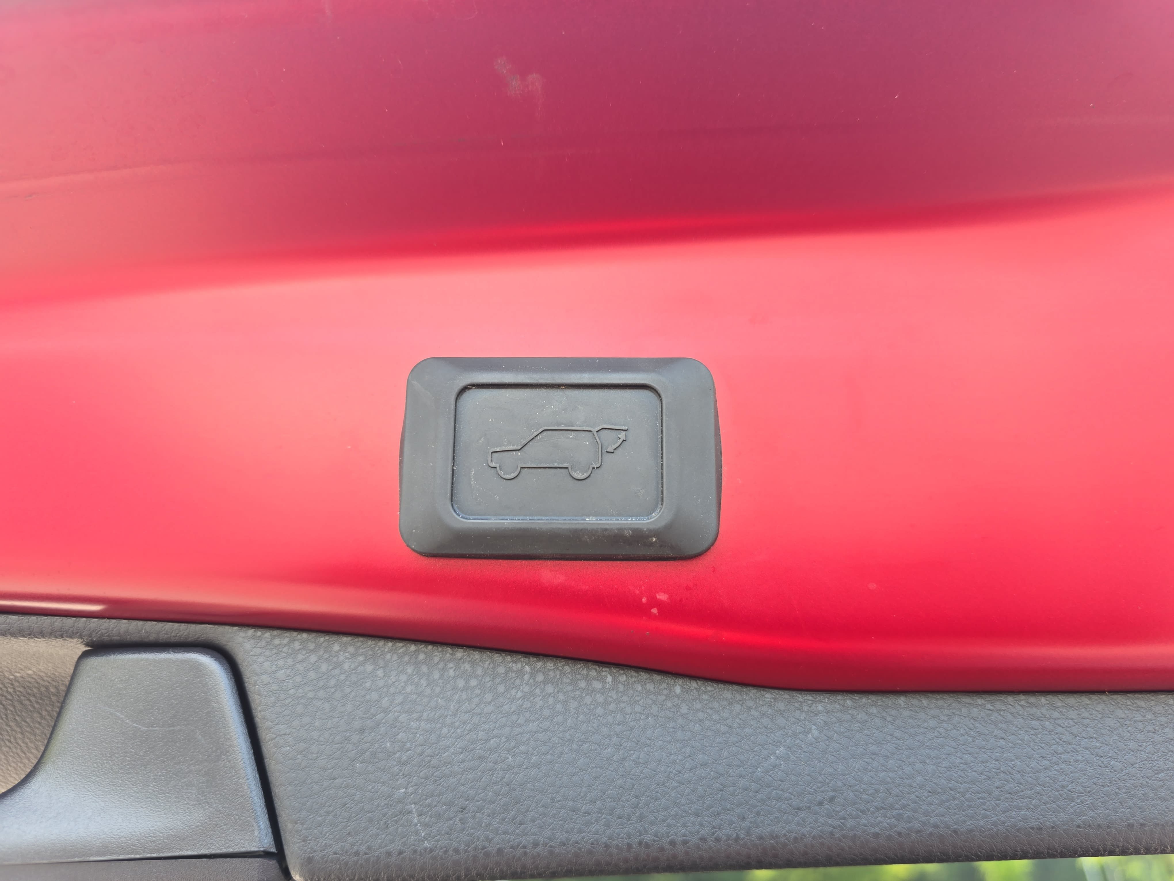 Used 2025 Toyota RAV4 XLE w/ Convenience Package FWD image 13