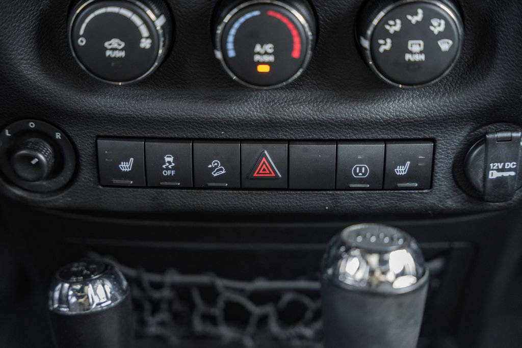 Used 2017 Jeep Wrangler Unlimited Rubicon w/ Cold Weather Group image 22